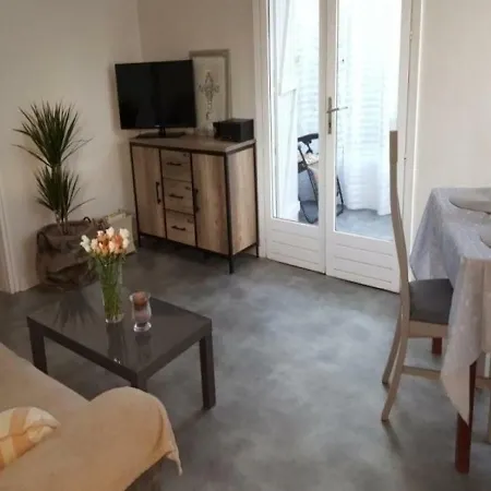 Independante Pour 4 Personnes. Apartmán Agde